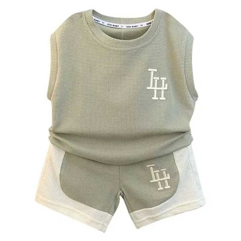 Clothing Sets Childrens Summer Boys Tank Top Set 2023 New Baby Sleeveless Clothes Childrens Cool and Handsome Two Piece Set
