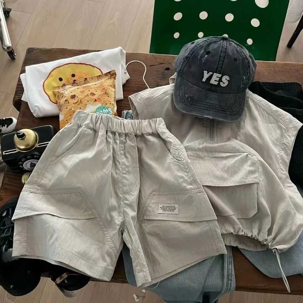 Clothing Sets 2-9Y Baby Boys Fashion Grey Sleeveless Sunscreen Hooded Set 2024 Summer Childrens Kid Boy Handsome Lightweight Top and Shorts