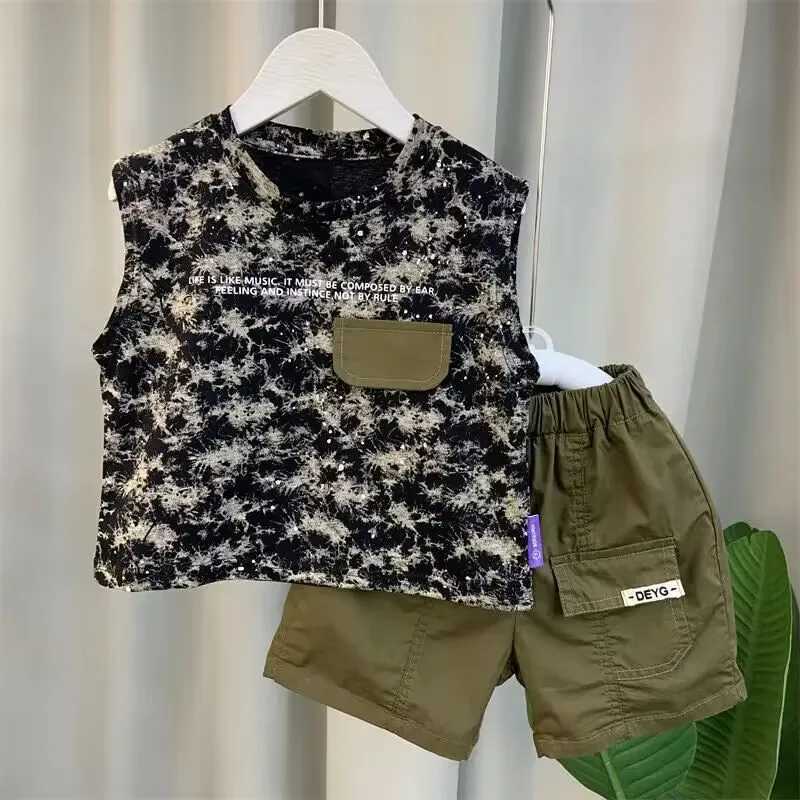 Clothing Sets Boys Summer Vest Set New Fashionable Baby Handsome Fashion Sleeveless T-shirt Shorts Two Piece Set Childrens clothing set