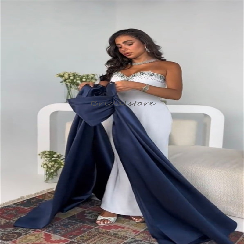 Uniques Gothic Wedding Dresses With Navy Train Sweetheart Beaded Plus Size Bridal Dress Soft Satin Medieval Fantasy Bride Dress Vintage Vestio De Novi