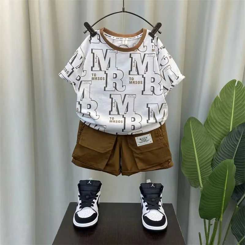 Clothing Sets Boys Summer Short Sleeve Set 2024 New Fashionable Baby Clothes Boys Handsome Clothes Childrens Letter Two Piece Set