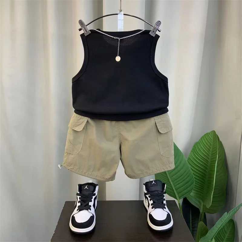 Clothing Sets Boys Summer Vest Set 2024 New Western Style Boys Fashionable Sleeveless Clothes Childrens Handsome Two Piece Set Kids Outfits