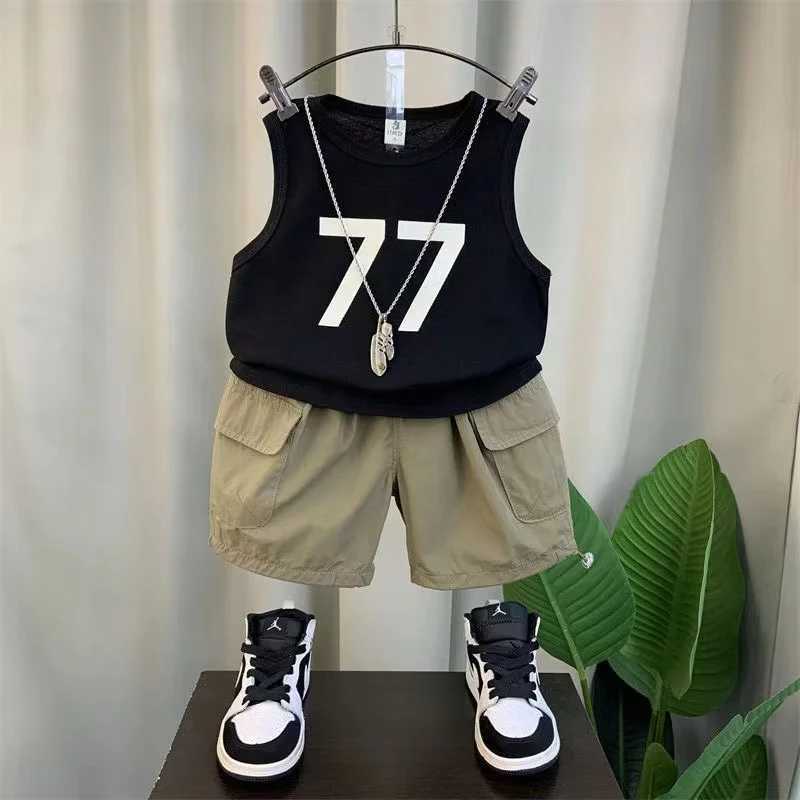 Clothing Sets Boys Summer Vest Set 2024 New Western Style Boys Fashionable Sleeveless Clothes Childrens Handsome Two Piece Set Kids Outfits
