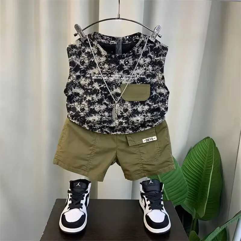 Clothing Sets Boys Summer Vest Set New Fashionable Baby Handsome Fashion Sleeveless T-shirt Shorts Two Piece Set Childrens clothing set