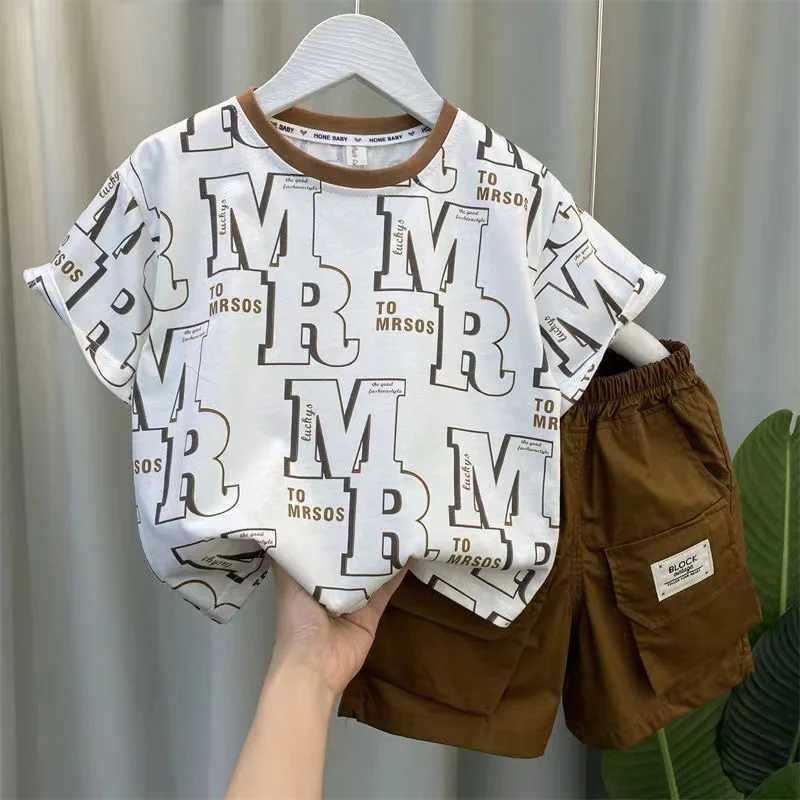 Clothing Sets Boys Summer Short Sleeve Set 2024 New Fashionable Baby Clothes Boys Handsome Clothes Childrens Letter Two Piece Set