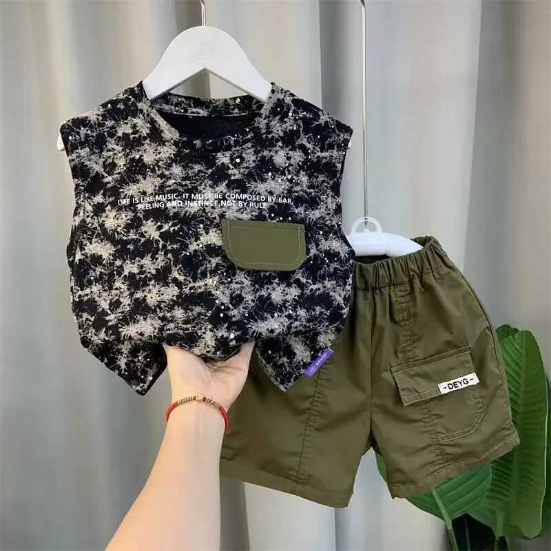 Clothing Sets Boys Summer Vest Set New Fashionable Baby Handsome Fashion Sleeveless T-shirt Shorts Two Piece Set Childrens clothing set