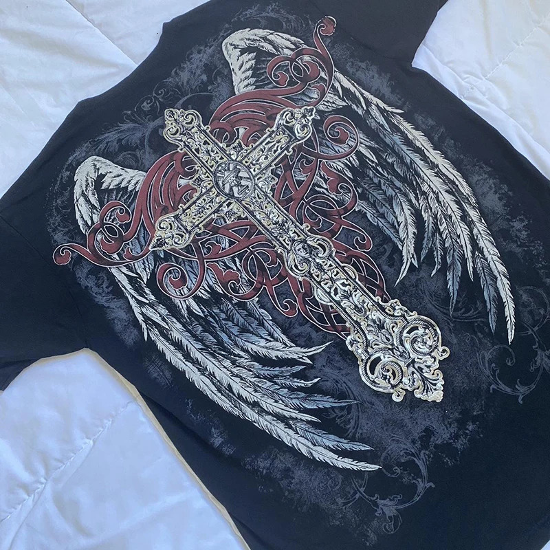 E Girl Gothic Mall Goth Loose Tee Y2K Cyber Grunge Cross Wing Print T-shirt 90s Vintage Harajuku Short Sleeve Tops Women Men 240626
