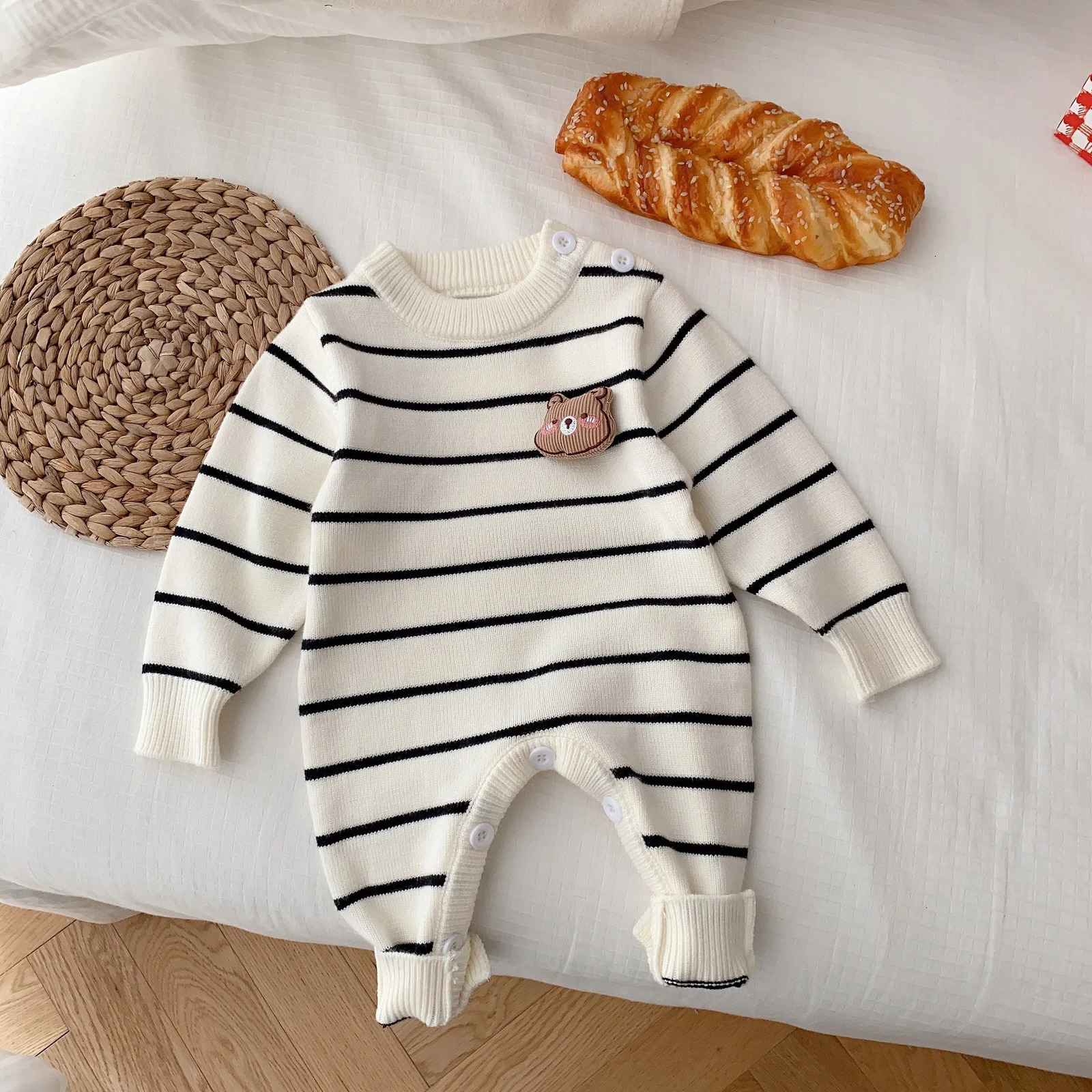 Baby Knitted Bodysuit 02 Year Old Autumn Cute Stripe Romper Clothing Boy Clothes born Jumpsuit 240703