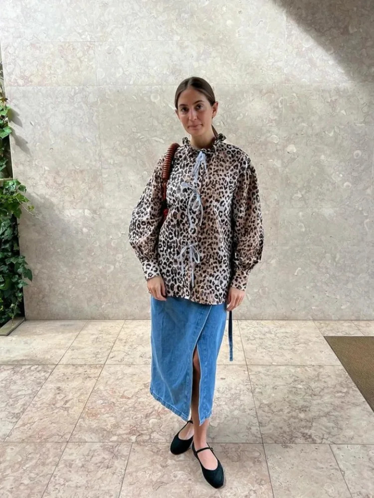 Vintage Leopard Print Lace Up Women Shirts 2024 Spring Casual Lantern Sleeve Pleated Collar Top Y2k Female Panther Streetwear 240703