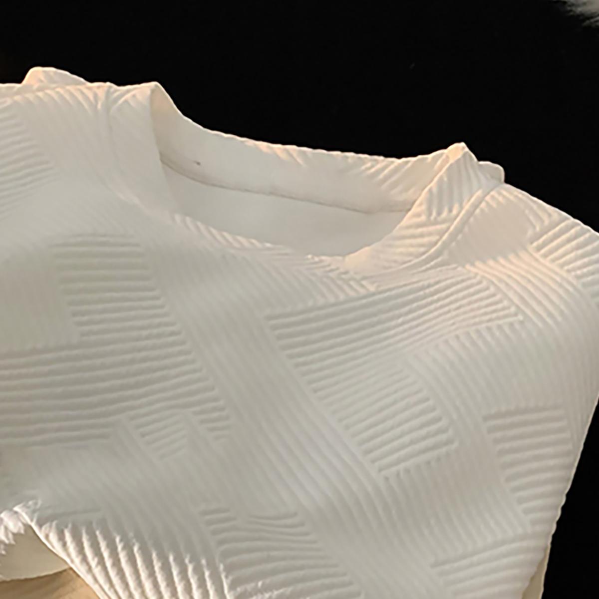 Stylish Custom T-Shirts for Couples in Black and White, Made of Beach Cotton, Breathable, Short-Sleeved, and Comfortable