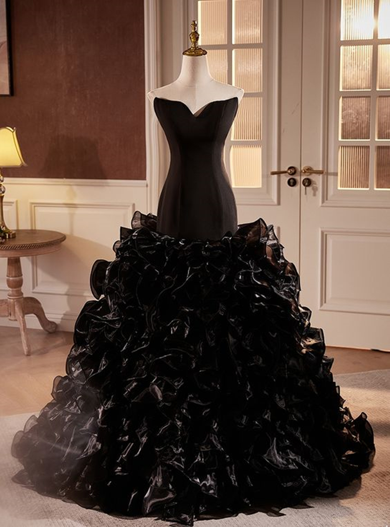 Ruffles Tiered Black Mermaid Wedding Dresses Floor Length Strapless Sleeveless Vintage Bridal Gowns Satin With Organza Gothic Bride Dress 2024