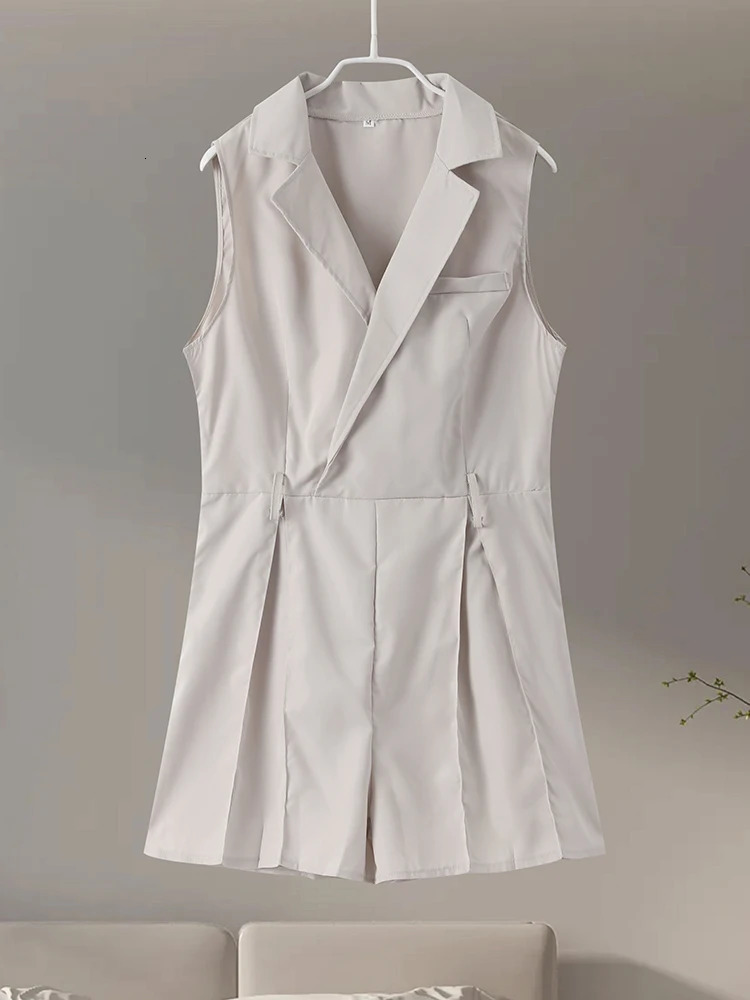 Sexy Sleeveless Jumpsuit Women 2024 Spring Summer Fashion Slim Lapel Pocket Onesie Ladies Elegant Female Solid Pleated Outfits 240703
