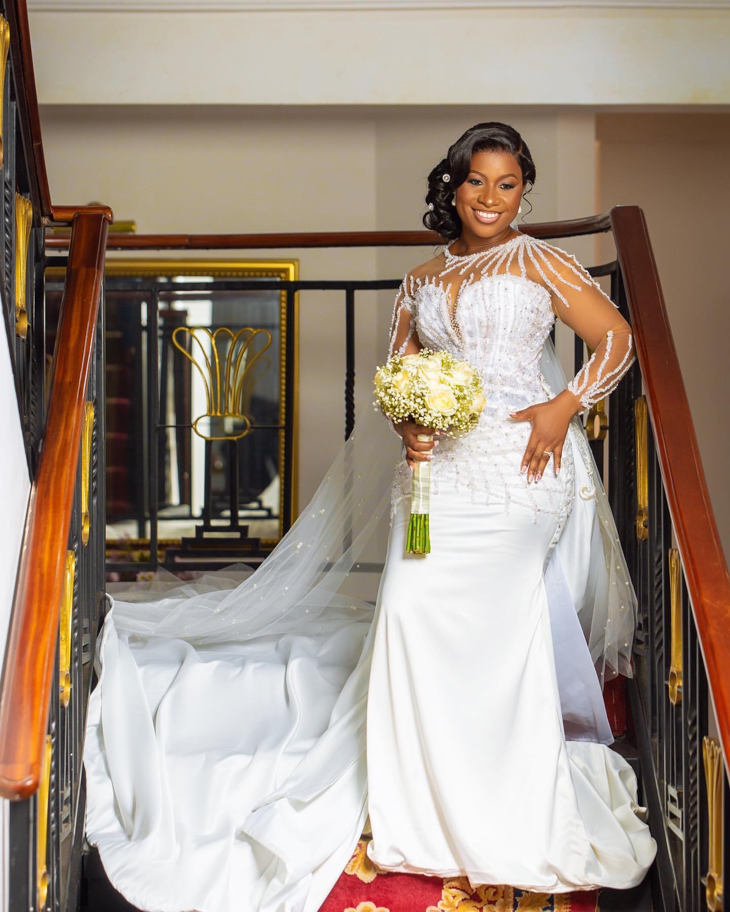 2024 Arabic Aso Ebi Plus Size White Mermaid Wedding Dress Lace Beaded Crystals Vintage African Bridal Gowns Dress ZJ064