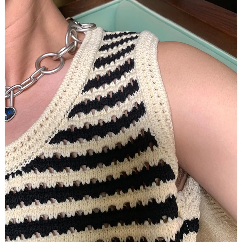 Summer y2k Niche Knitted Hollow Striped Vest Men Spaghetti Straps O-Neck Casual Loose Retro Couple Knit Sweater Vest 240704