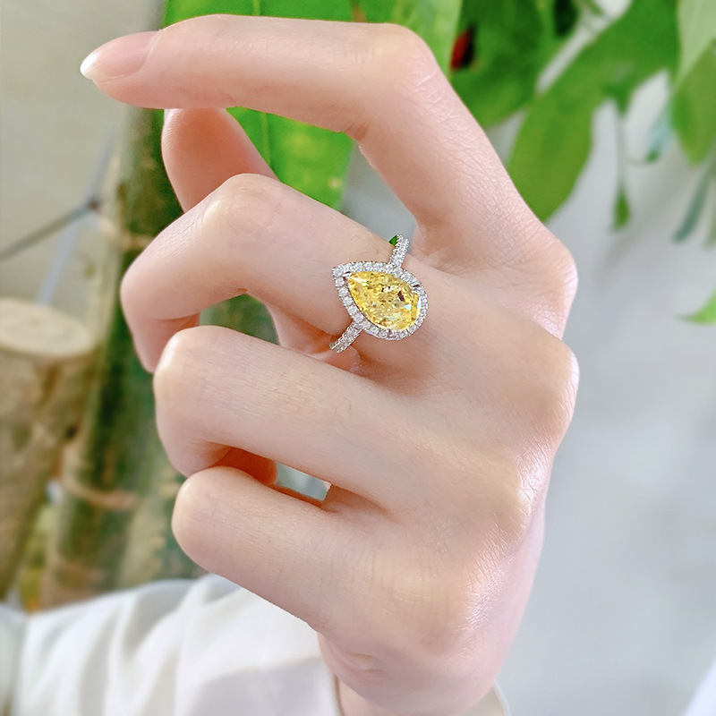 2024 Sparkling Gorgeous Wedding Rings Handmade Luxury Jewelry Real 100% 925 Sterling Silver Pear Cut Yellow Moissanite Diamond Party Women Engagement 