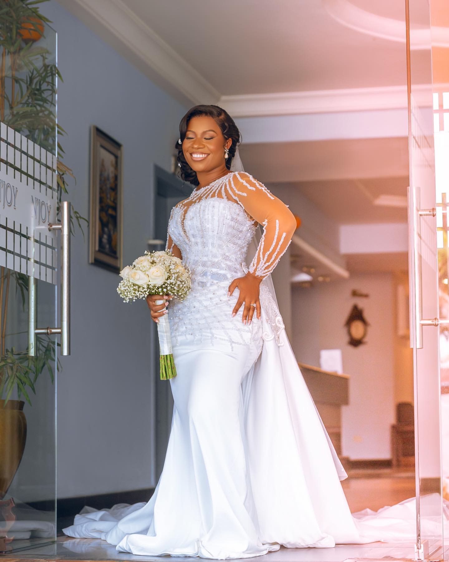 2024 Arabic Aso Ebi Plus Size White Mermaid Wedding Dress Lace Beaded Crystals Vintage African Bridal Gowns Dress ZJ064