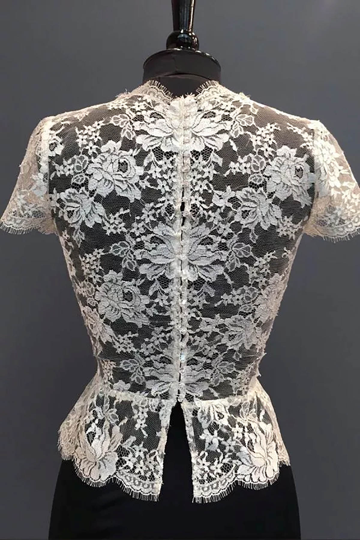 Exquisite Lace Sleeveless Wrap Jacket Sheer V Neck Bride Jackets For Strapless Bridal Dress High Quality Wedding Accessories