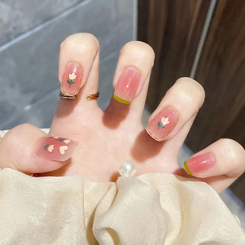 24 pieces/box short square head wearing false nails art cloud star pattern false nails full cover pressing nail tip hand tools 240705