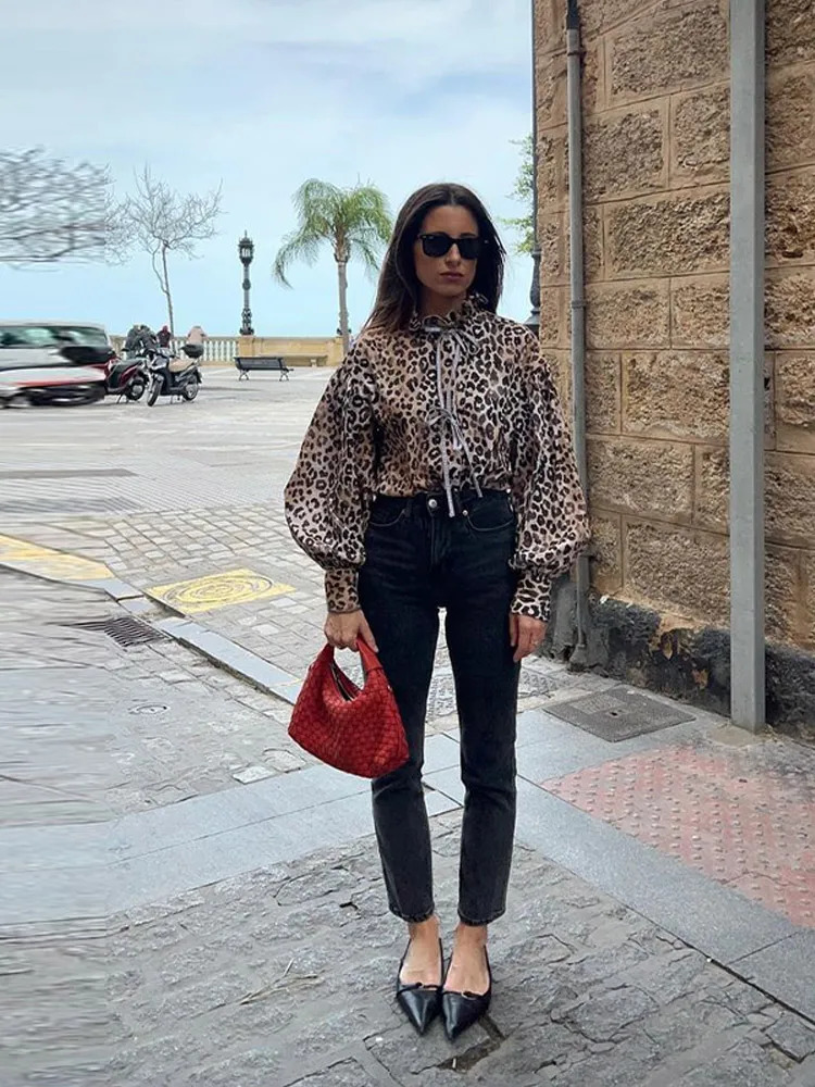 Vintage Leopard Print Lace Up Women Shirts 2024 Spring Casual Lantern Sleeve Pleated Collar Top Y2k Female Panther Streetwear 240703