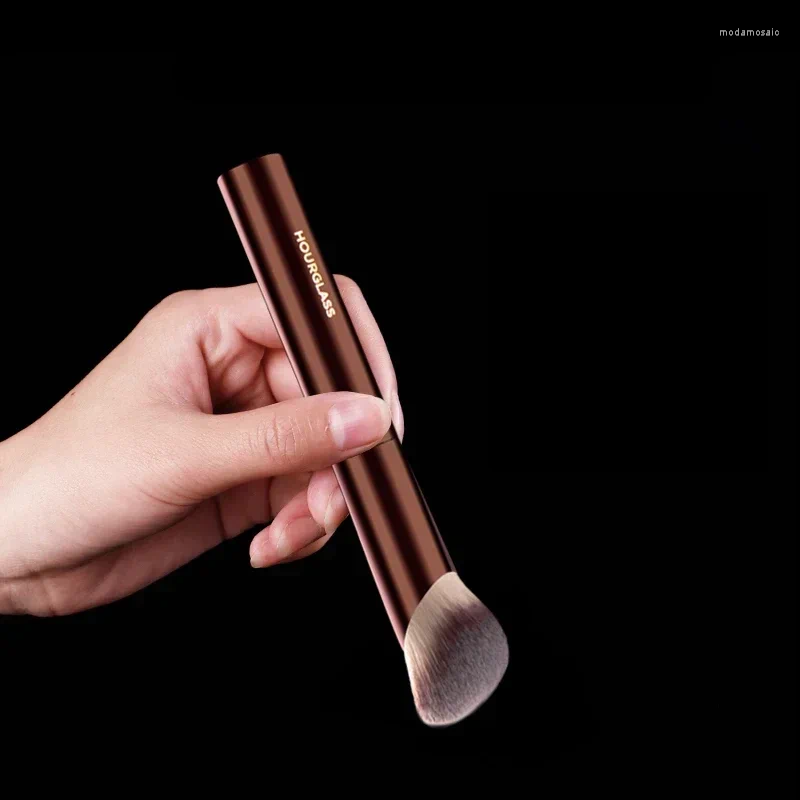 Makeup Brushes Hourglass Brush- No.21 Ambient Soft Glow Foundation Brush Fiber Hair Fashion Design Single Face