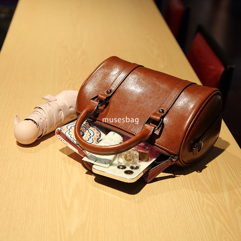 Street trend fashion niche design new pillow bag versatile genuine leather women's bag handbag oil wax leather one shoulder crossbody