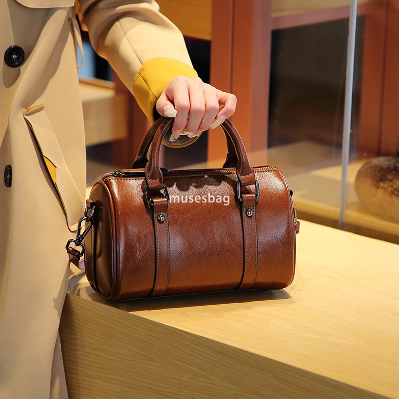 Street trend fashion niche design new pillow bag versatile genuine leather women's bag handbag oil wax leather one shoulder crossbody
