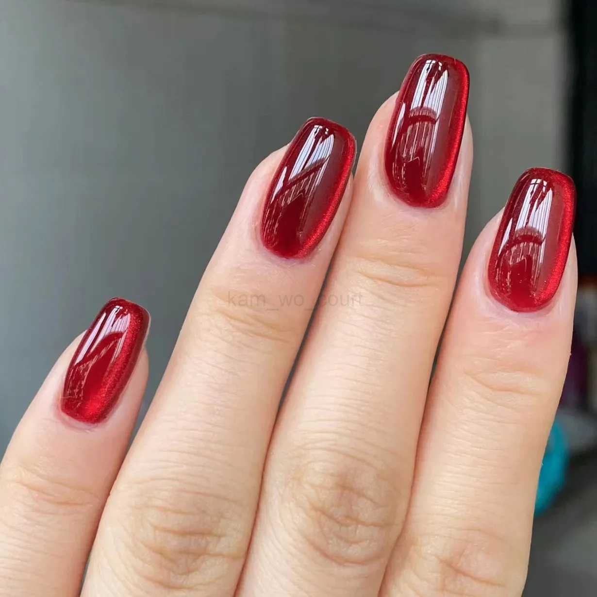24Pcs Nude Cat Eye Red Nail False Short Press on Pink Glitter Mirror Ladder Round Sticks on Nails Full Cover Fake Nails ArtM240709