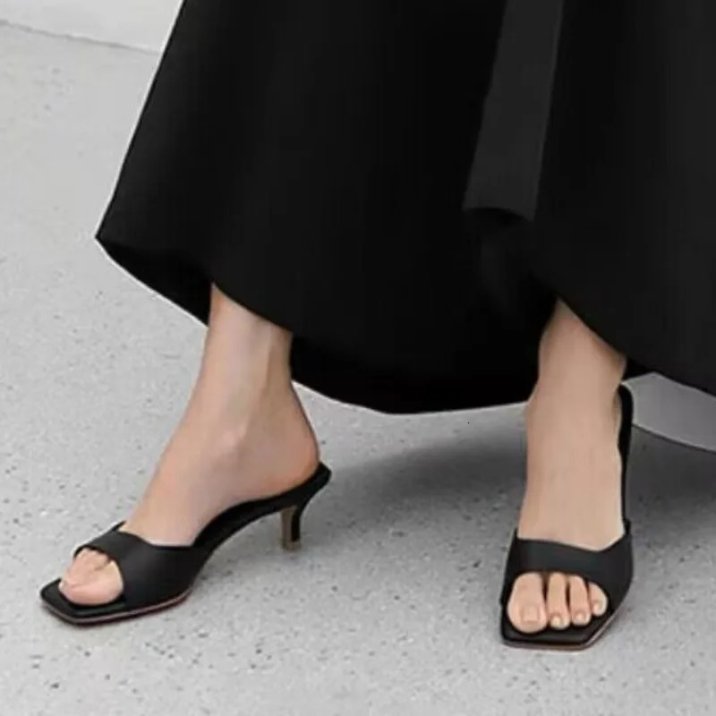 2024 Womens Summer Fashion Square Toe Simple Solid Color Slippers Outdoor Open Toe Casual Banquet Party Womens Sandals 240708