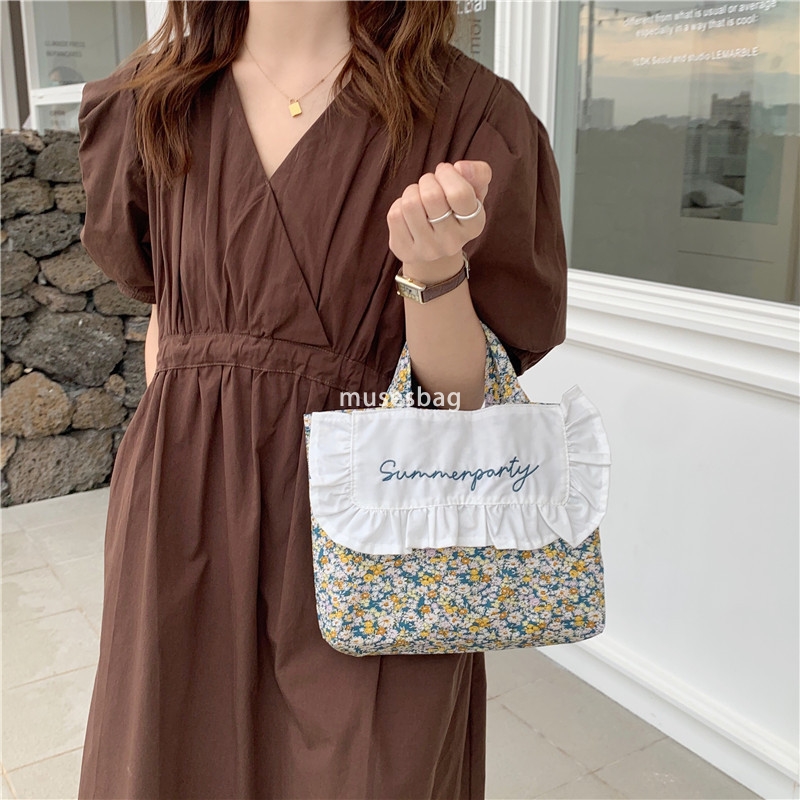 Sweet niche design Japanese and Korean chic sweet lotus edge bento bag fresh floral embroidery handbag girl student bag