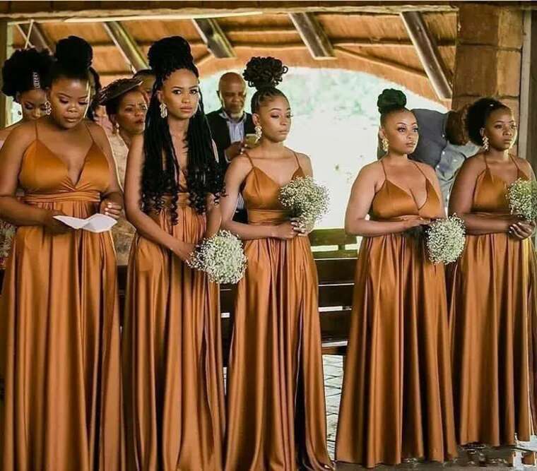 2024 Spaghetti Straps V Necke Sexy Bridesmaid Dresses Plus Size Wedding Party Gowns Long Ruched A E Gold Bride Maid Of Honor Dress 0220