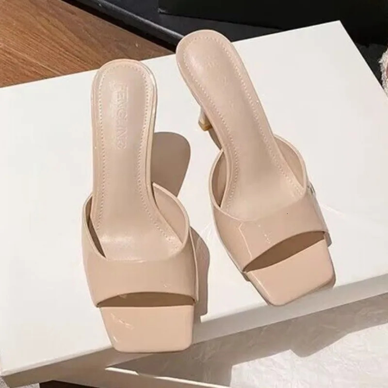 2024 Womens Summer Fashion Square Toe Simple Solid Color Slippers Outdoor Open Toe Casual Banquet Party Womens Sandals 240708