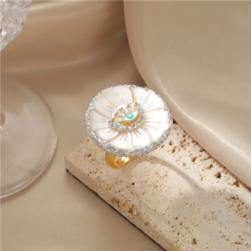 Vintage Elegant Baroque Freshwater Pearl Ring for Women Evil Eyes Simulated Gemstone Turquoise Crystal Ring Copper Gold Plated 240702