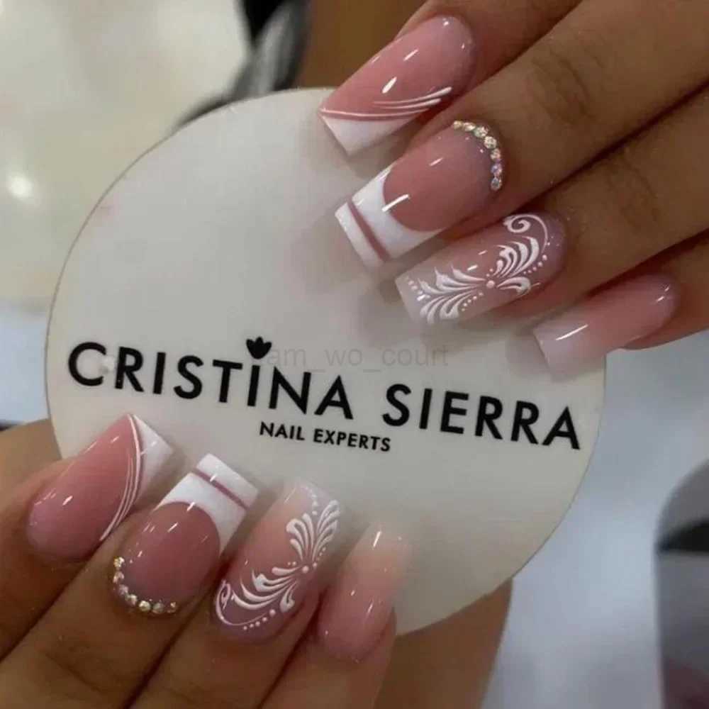 24Pcs Gradient Short Ballet Nails Set with Glue White Simple False Nails Coffin Fake Nail Press on Nails Full Cover Nail TipsM240709