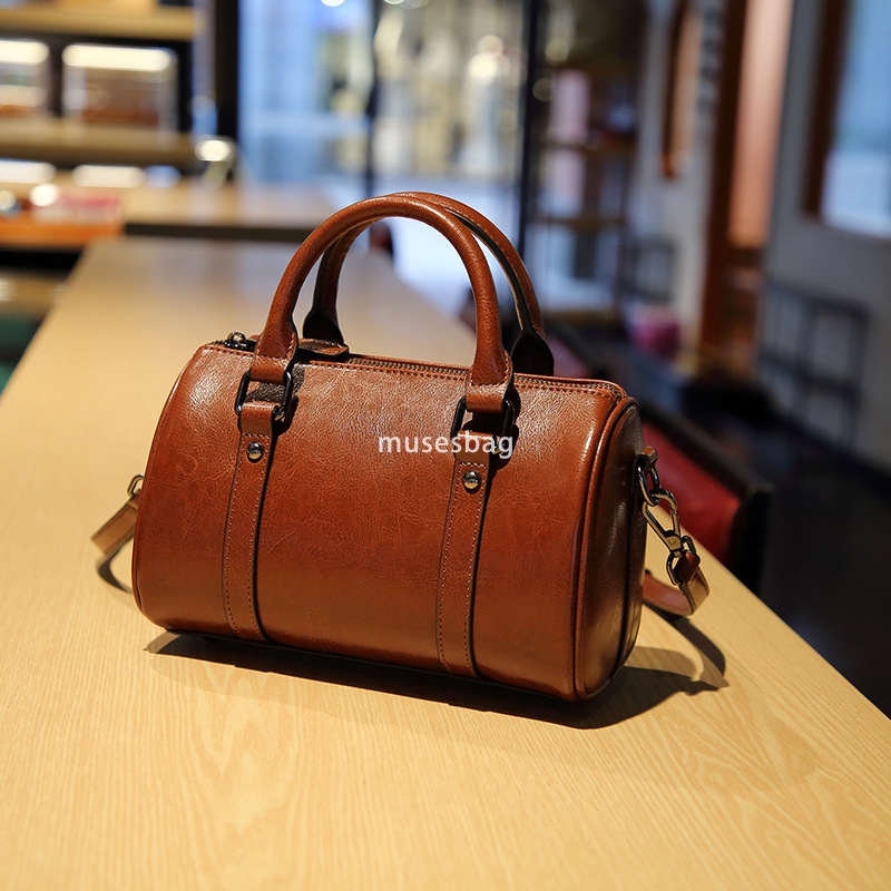 Street trend fashion niche design new pillow bag versatile genuine leather women's bag handbag oil wax leather one shoulder crossbody