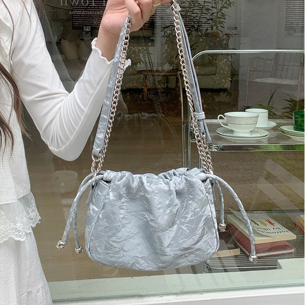 European and American retro niche design new fashionable pleated chain cloud bag niche commuting underarm bag summer versatile crossbody bag for women