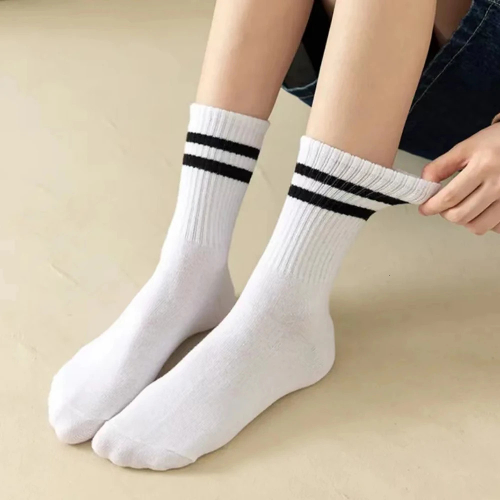 6 Pairs Womens Mid-Tube Socks Solid Colour Autumn Winter Breathable Comfortable Sport Sweat Absorbent Man And Womens Socks 240703