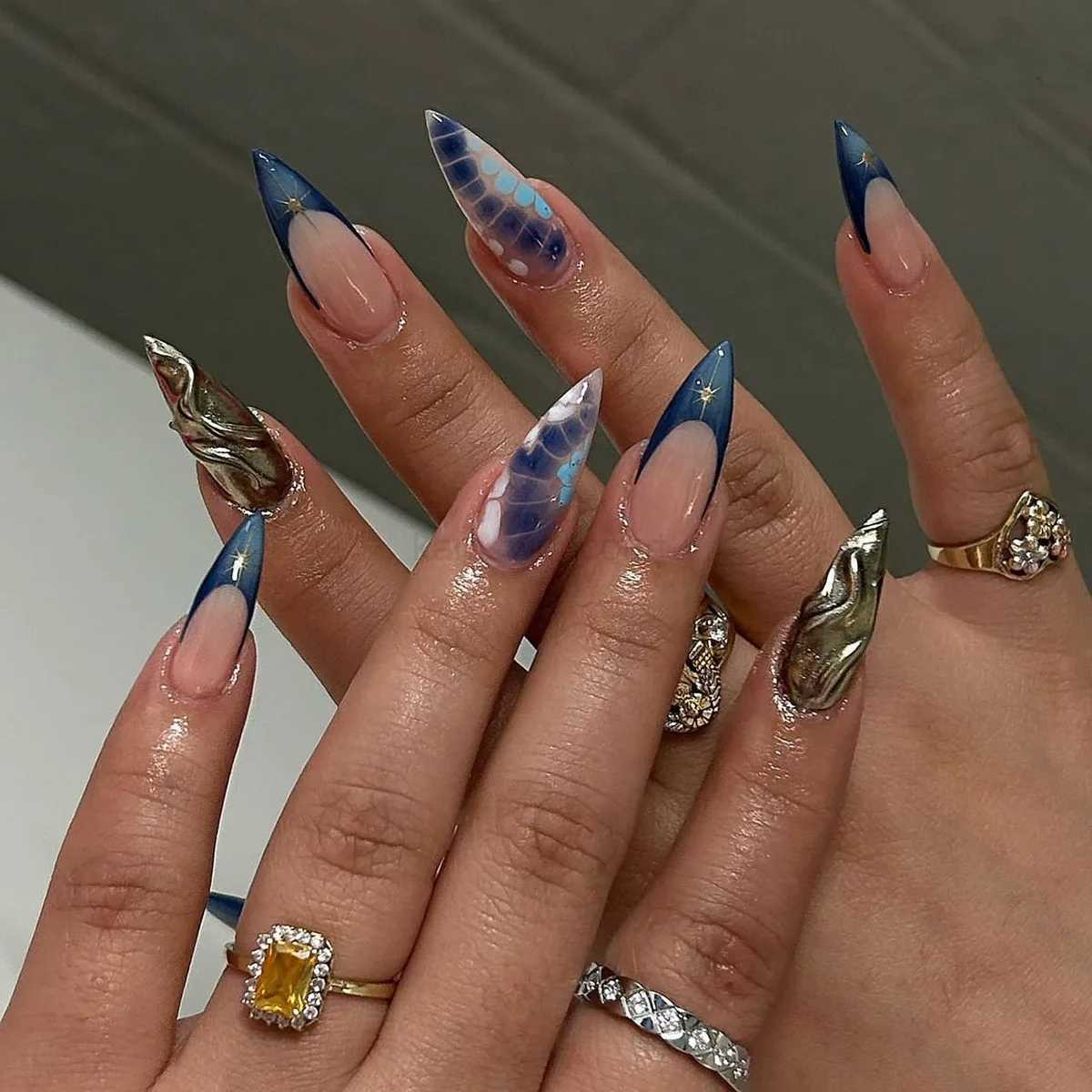 24pcs Silver Almond False Nails Oval Decorated Cloud Milk Wearable Fake Nails Short Press On Nail Coffin Detachable French TipsM240709
