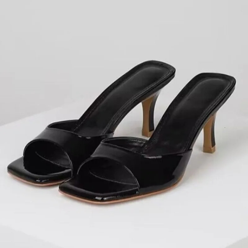2024 Womens Summer Fashion Square Toe Simple Solid Color Slippers Outdoor Open Toe Casual Banquet Party Womens Sandals 240708