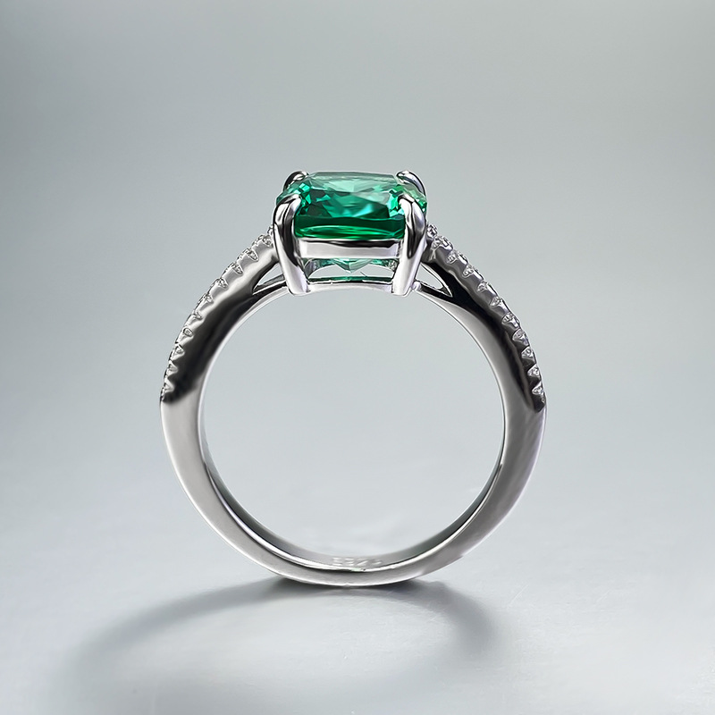 Unique Sterg Sier Emerald Moissanite Wedding Ring for Women