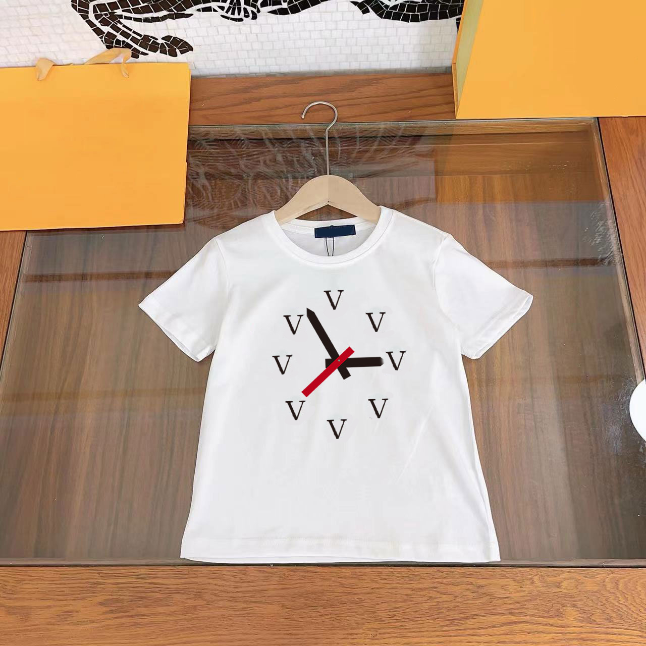 Tshirts Luxury Kids TShirts Designer Print Tshirt Brand Short Sleeves Fashion Letter Boys Girls Tops Leisure Child Tees 8 Summer Cotton T Shirt DZD240