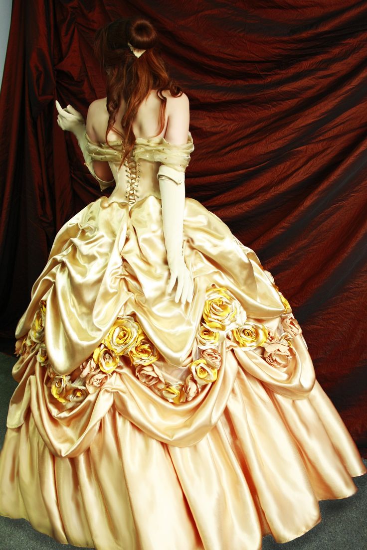 Vintage Princess Quinceanera Dresses Champagne Gold Off Shoulder Masquerade Prom Ball Gown 3D Flowers Ruched Pick-up Floor Length Sweet 16 Dress 2024