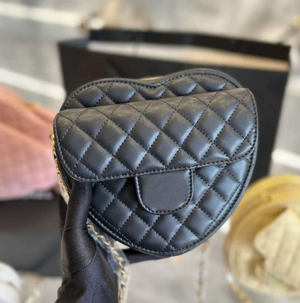 Shoulder Bags Luxurys tote handbag classic flap half moon Clutch heart Bags purse Womens pink Designer bag fashion mens Cross body Calfskin leather quilted Love lady