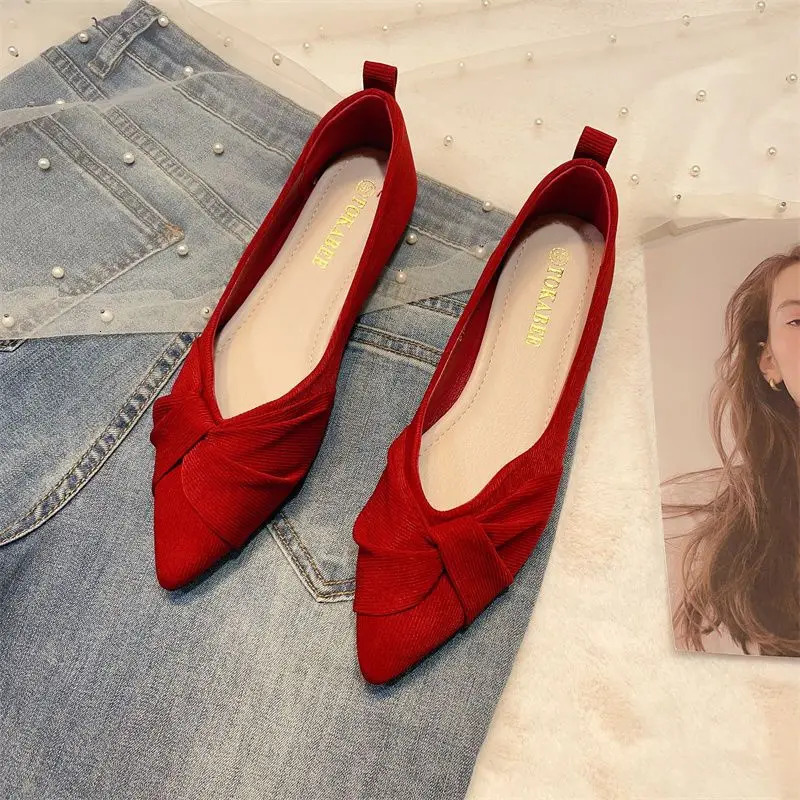 2024 Red Single Womens Year Summer Light Mouth Elegant Style Womens Shoes Wedding Shoes Soft Bottom Corner Flat Shoes 240710