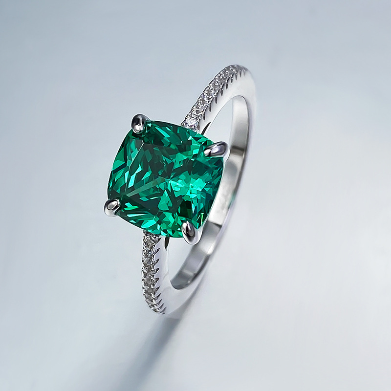 Unique Sterg Sier Emerald Moissanite Wedding Ring for Women