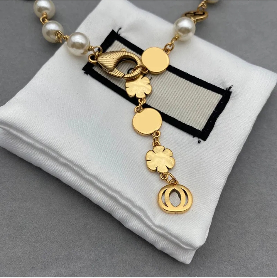 Classic Flower Necklace Women Designer Jewelry Golden Chain Necklace For Womens Luxury Letters Jewelrys With Pearl Necklaces Party 2204095WU