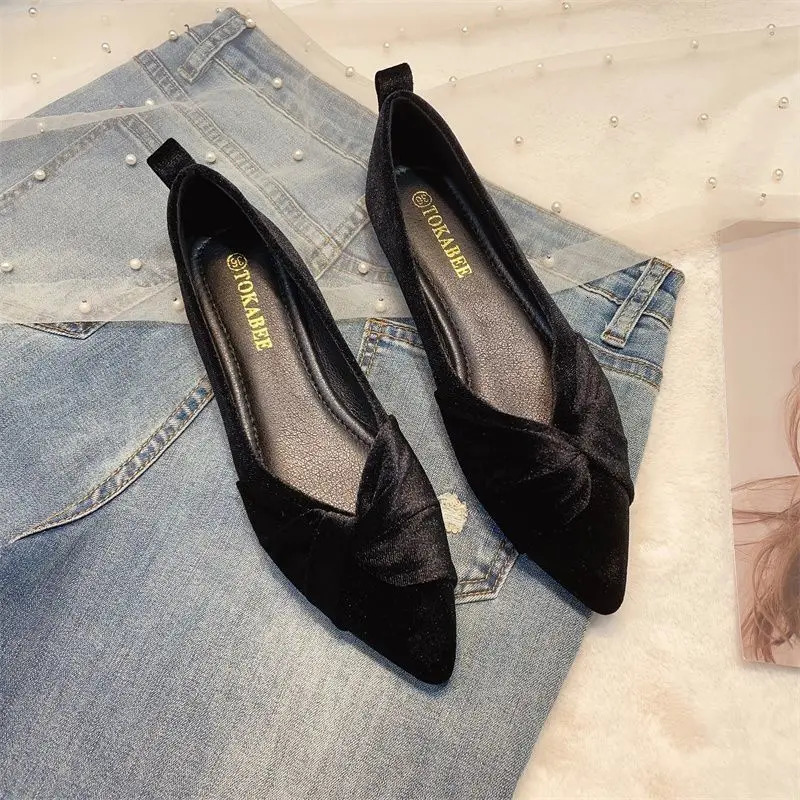 2024 Red Single Womens Year Summer Light Mouth Elegant Style Womens Shoes Wedding Shoes Soft Bottom Corner Flat Shoes 240710