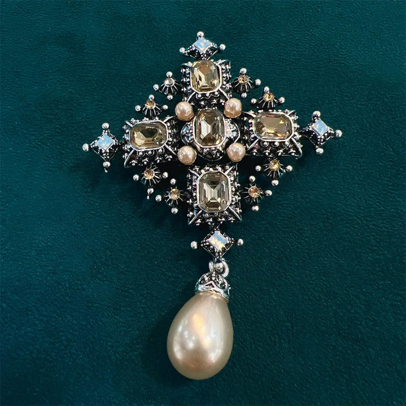 Baroque Pearl Cross Brooches For Women Men Vintage Metal Rhinestone Brooch Elegant Clothing Coat Pins Party Jewelry Gifts 240702