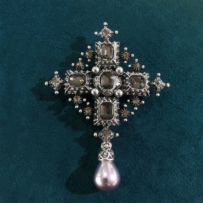 Baroque Pearl Cross Brooches For Women Men Vintage Metal Rhinestone Brooch Elegant Clothing Coat Pins Party Jewelry Gifts 240702