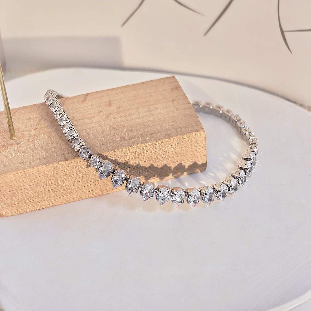 Designer Jewellery High Quality Zircon Crystal Fine Diamond Bangle for Wedding Gift Textured Elegant Accessory