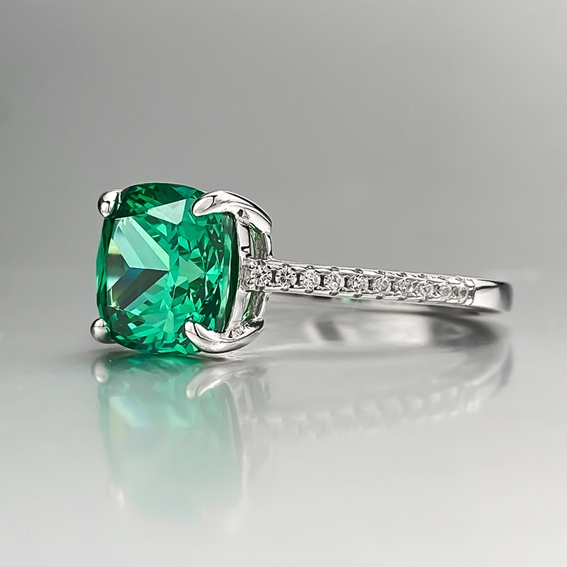 Unique Sterg Sier Emerald Moissanite Wedding Ring for Women